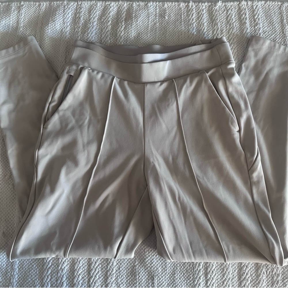 Athleta Stylish Beige Pleated Pants